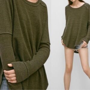 Aritzia Golden by TNA Alder Thermal Waffle Longsleeve Tee Top Olive Green M